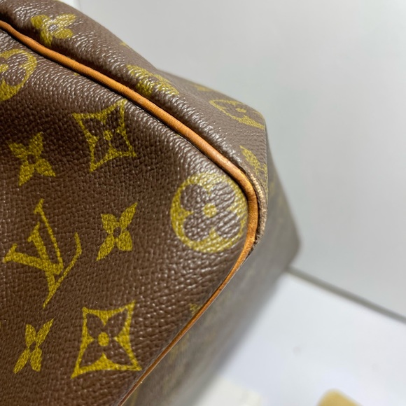 Louis Vuitton Speedy 35 in Monogram comes with lock , key and dust bag,preloved. - Picture 14 of 15